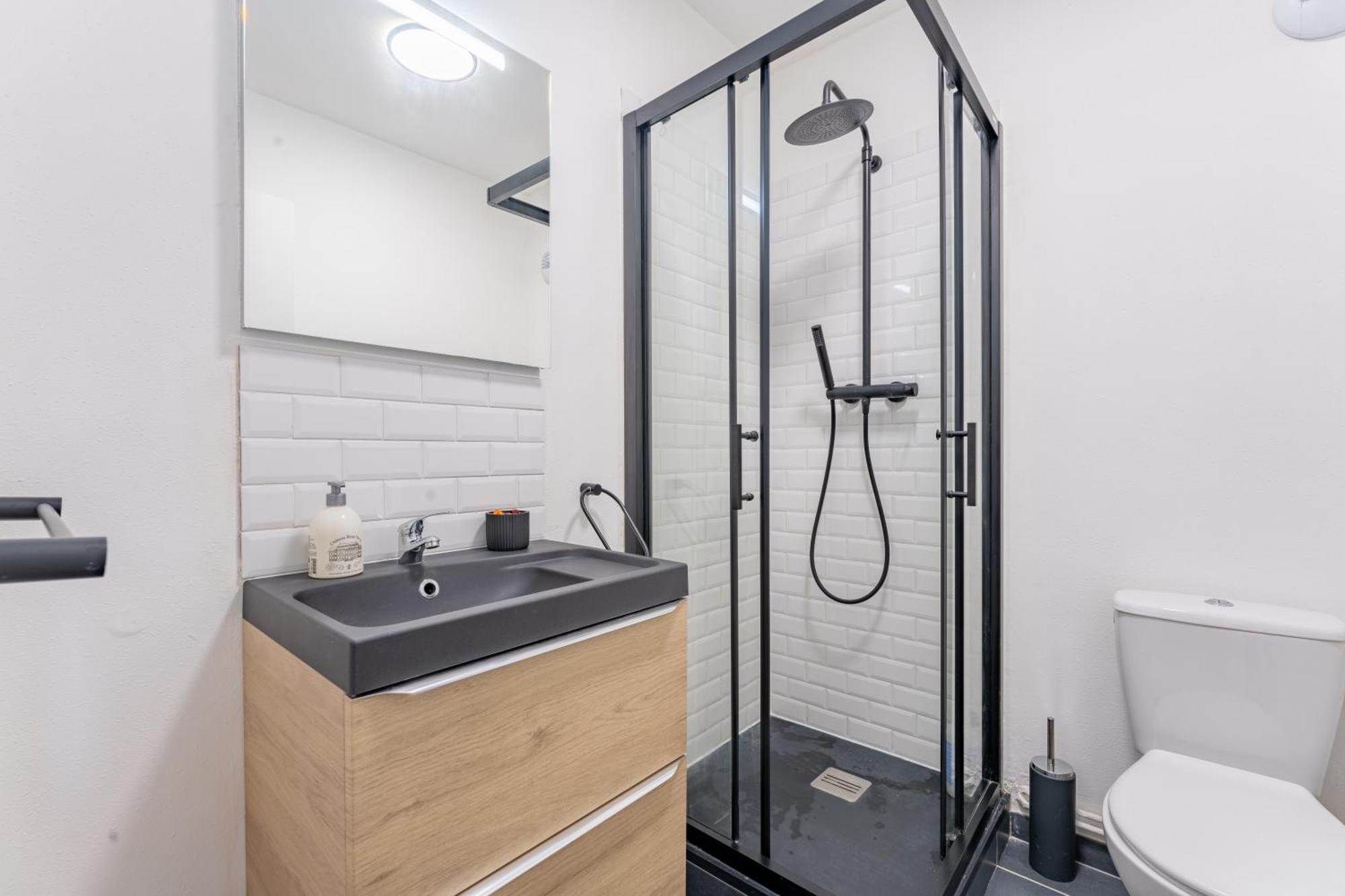 Charlemagne - Studio Confortable Avec Parking Gratuit - Quelques Pas De La Gare, Cuisine, Wifi Apartamento Arras Exterior foto
